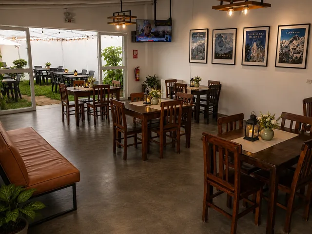 Comedor del restaurante Edwards Inn en Huaraz